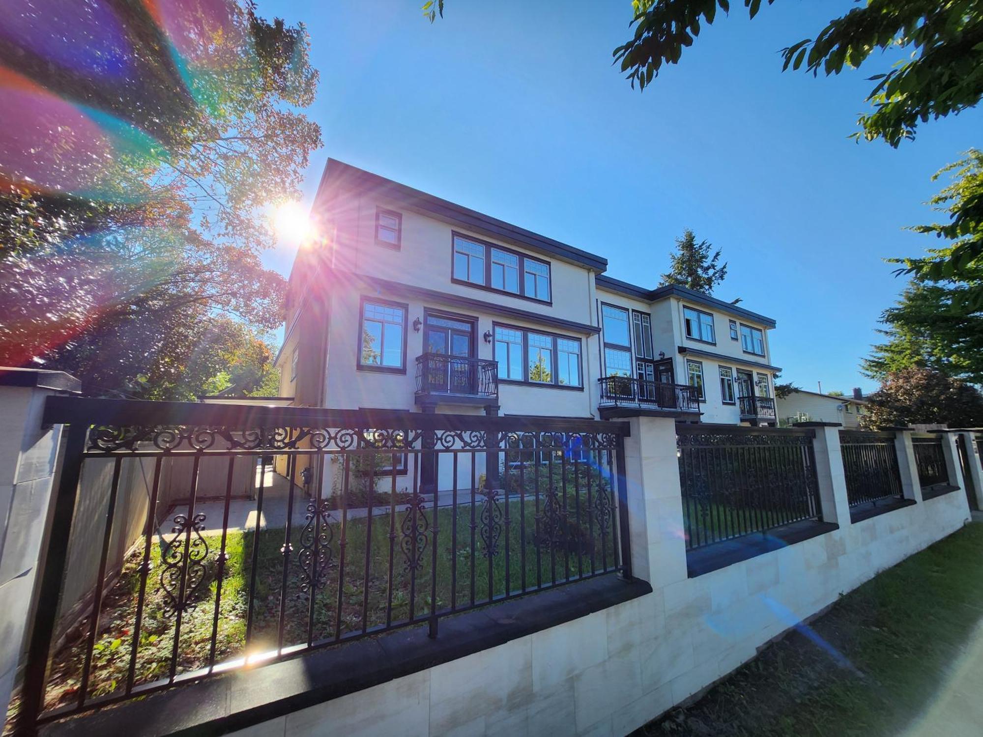 Empress Madani Palace Hotel Surrey Zewnętrze zdjęcie
