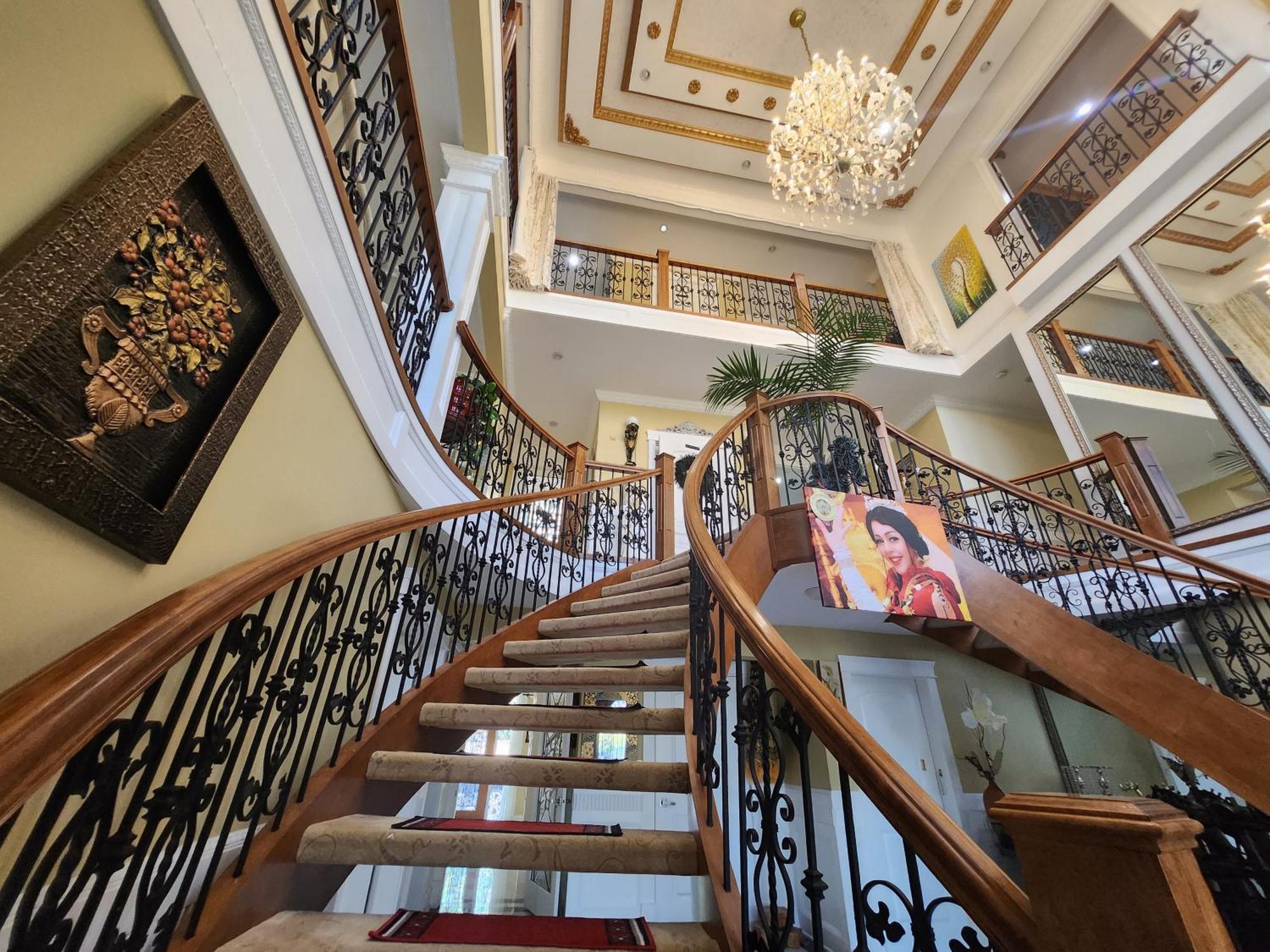 Empress Madani Palace Hotel Surrey Zewnętrze zdjęcie