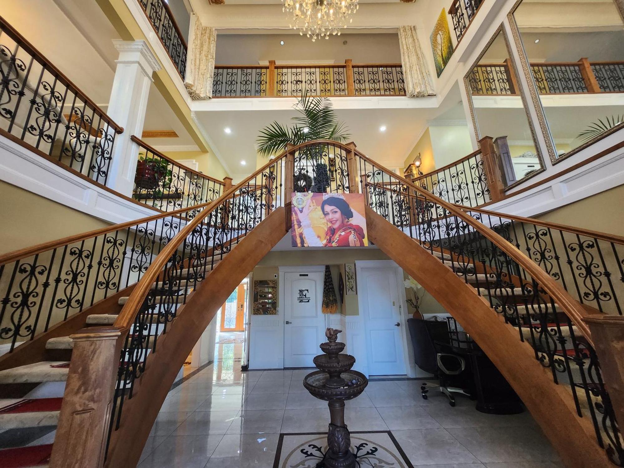 Empress Madani Palace Hotel Surrey Zewnętrze zdjęcie
